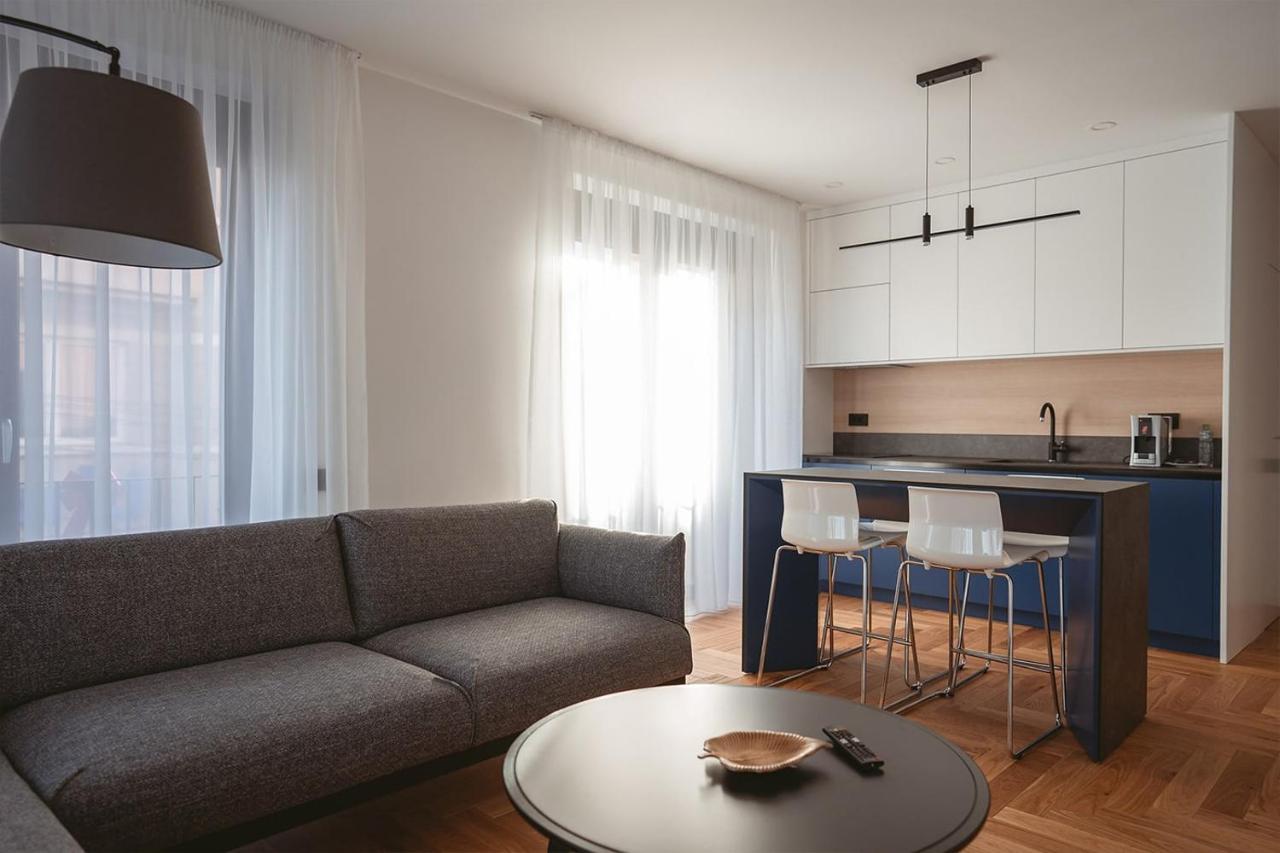 26Bricks Luxury Suites Орадя Экстерьер фото