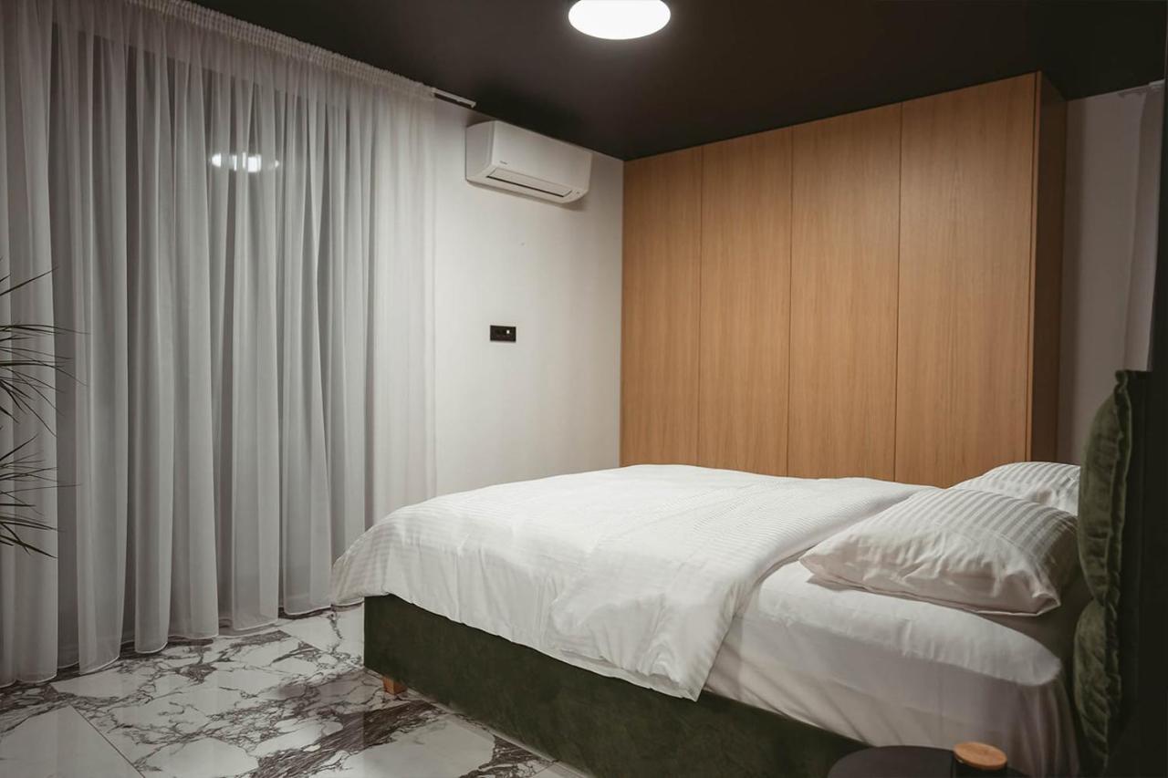 26Bricks Luxury Suites Орадя Экстерьер фото