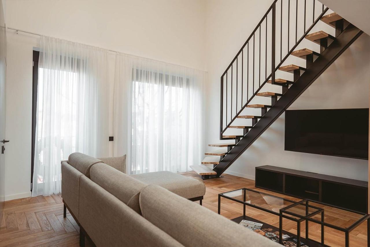 26Bricks Luxury Suites Орадя Экстерьер фото